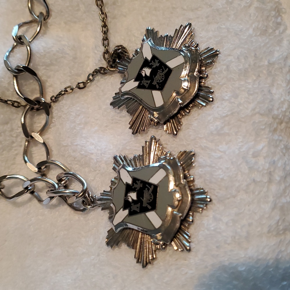 Silver Heraldic Necklace Set with Intricate Designs - Picture 8 of 8